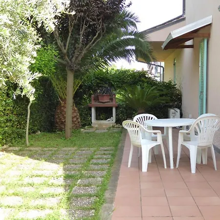 880 - Trilocale A Con Portico E Giardino, Climatizzato - E Navetta Privata Al White Club Inclusa マルチェッリ